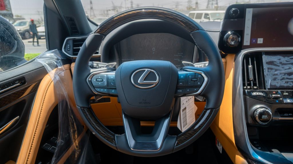 Lexus LX700h Signature (2025)