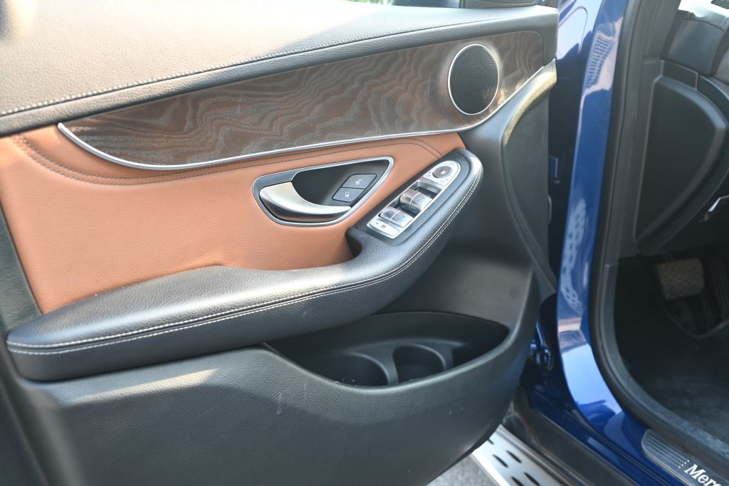 Mercedes-Benz GLC 300 Std (2018)
