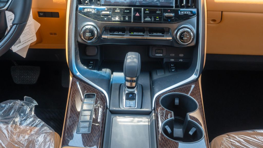 Lexus LX700h Signature (2025)